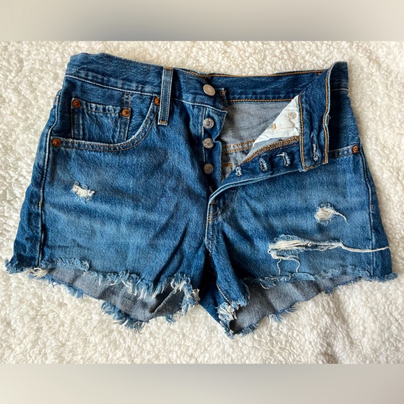 Distressed Cut off denim shorts / California closet staple! - Picture 1 of 3